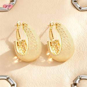 أقراط هينغديان المجوهرات على شكل دمعة مجوفة من النحاس المطلي بالذهب عيار 18 قيراط مع زركون AAA، مجوهرات أنيقة بالجملة للحفلات والاستخدام اليومي - Product Image 4