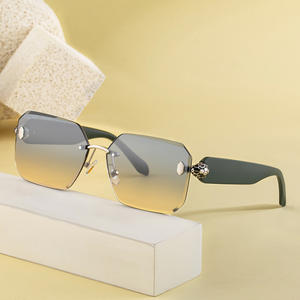 Nouvelles lunettes de soleil sans monture de style européen UV400 pour femmes, verres carrés en PC, design tête de serpent noir et or C1 C6 - Product Image 4