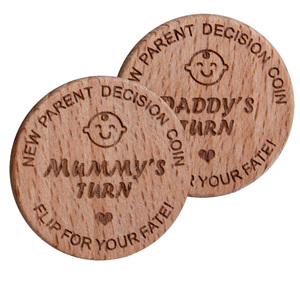 Moneta commemorativa <span class=keywords><strong>in</strong></span> <span class=keywords><strong>legno</strong></span> naturale per le nuove genitori, accessorio divertente per le decisioni quotidiane: allattamento, cambio pannolino, calmare i momenti di tensione. - Product Image 6