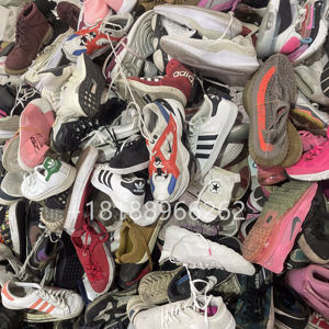 Fournisseur en vrac de chaussures de <span class=keywords><strong>marque</strong></span> usagées Preloved pour femmes baskets de marques internationales complètes chaussures de sport pour femmes à vendre - Product Image 5