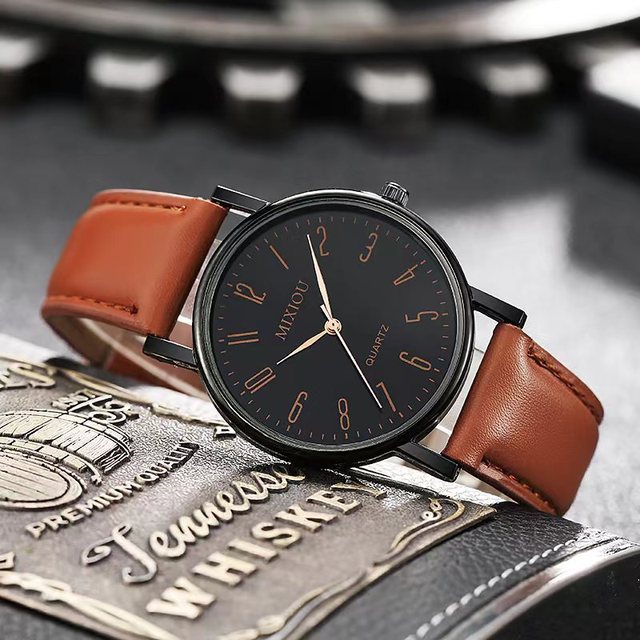 New Luxury Fashion Design Glass Quartz Analog Leather Men Watch Casual Men Leather Strap Wristwatch Relogio Masculino