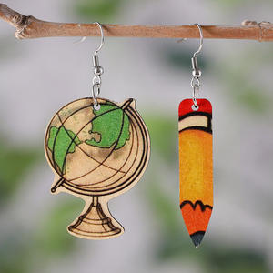 Boucles d'oreilles en bois cadeau de la fête des enseignants mode nouveau Globe crayon pendentif boucles d'oreilles pour femmes Uionen 937 - Product Image 1