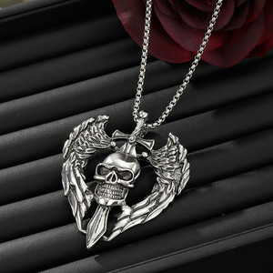 Collar con Colgante de Corazón y Alas Estilo Retro Creativo Evil Force, Joyería de Aleación de Estilo Europeo y Americano - Product Image 3