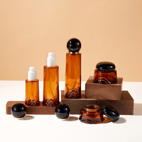 Bouteille en verre de luxe personnalisée en gros, ronde ambrée et carrée noire, pour sérum, lotion, parfum, huile, avec bouchon à bille et pulvérisateur rechargeable