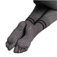 Vente en gros coton antidérapant double barre 5 orteils mi-tube chaussettes de yoga Grip barres parallèles respirant course chaussettes de sport pour les femmes