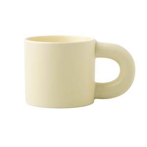 Cazza d'acqua in ceramica creativa con grande manico Logo personalizzabile per <span class=keywords><strong>caffè</strong></span> <span class=keywords><strong>e</strong></span> tè-tazza personalizzata in plastica - Product Image 4