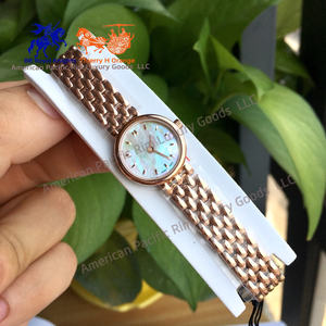Montre à quartz pour femme de qualité 5A, compacte et raffinée, avec cadran à motif soleil naturel, élégante et sophistiquée, étanche - Product Image 4