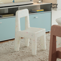 Chaise pour enfants Lina, design moderne en plastique, sécurité garantie, dossier inspiré du style nordique, tabouret en forme de L pour la maison et la maternelle