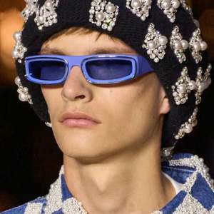 Gafas de Sol Cuadradas Retro de Moda 2025 con Logotipo Personalizado, Gafas de Sol Rectangulares Pequeñas con Protección UV400 para Hombre y Mujer - Product Image 1