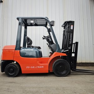 Chariot élévateur Toyota 3T d'occasion à bas prix, chariot élévateur 4x4 Toyota FD30 diesel d'occasion - Product Image 5