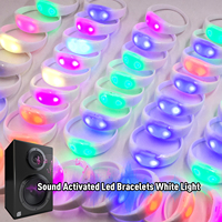 Bracelets LED activés par le son, bracelets lumineux 7 couleurs, silicone souple, commande à une touche, cadeaux de fête, lot de 50