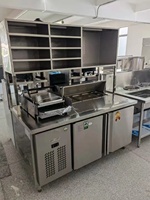 Vitrine de restaurant de restauration rapide kfc, présentoir avec poulet frit, avec sous-meuble