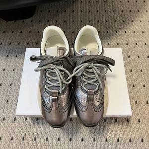 2025 principios de primavera nuevo estilo de zapatos deportivos informales para hombres y mujeres zapatos planos con punta de bloque de Color parte inferior aumento de altura sólido Moral suave - Product Image 3