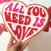 Patchs Chenille Lettres Colorées Grande Taille Saint Valentin AMOUR pour la Saint Valentin Patchs Coeur Chenille Damier