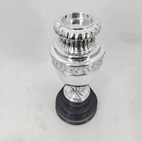 Trophée de football personnalisé en argent, design festonné, médaillon à bord cannelé, base noire en métal poli, récompense sportive