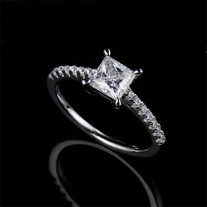 Bague de fiançailles et de mariage unisexe en argent sterling 925 avec diamant de qualité taille princesse de luxe - Product Image 6