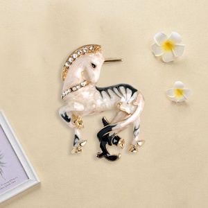 Broche de Unicórnio Retrô Elegante Banhado a Ouro com Esmalte e Cristal - Acessório de Moda Infantil em Desenho Animado para Casamento/Festa/Presente - Product Image 6