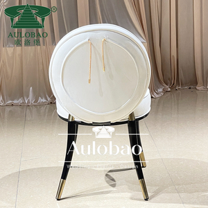Chaise de salle à manger en velours blanc avec pieds en métal fer forgé - Product Image 5
