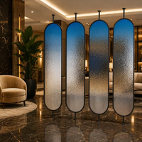 Cloison de séparation semi-transparente personnalisable en verre dégradé arc-en-ciel et acier inoxydable, style minimaliste moderne, pour salon