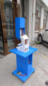 Machines de fabrication de chaussures YT-136 <span class=keywords><strong>pour</strong></span> petite usine <span class=keywords><strong>Machine</strong></span> à perforer les œillets perforants à perforation manuelle pneumatique - Product Image 4