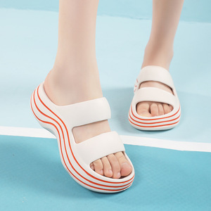 Nouvelle collection de tongs de plage respirantes et antidérapantes pour femmes, en EVA de haute qualité, idéales pour la salle de bain et le sport. - Product Image 3