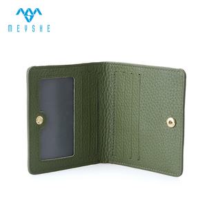 Porte-cartes d'identité en cuir véritable à deux volets Porte-monnaie pour femmes Design simple et mince Fermeture à bouton Logo RFID fonctionnel Cash Decks - Product Image 4