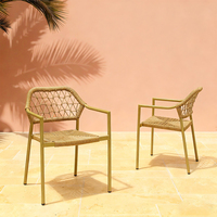 Chaises de salle à manger d'extérieur empilables en aluminium tressé en corde pour l'hôtellerie, chaises de bistrot en rotin empilables