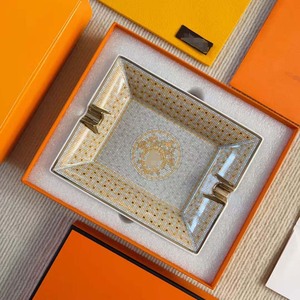 Cendrier en céramique à motif lettres artistiques, style Pop Art vibrant, plateau carré pour cigarettes, pour la décoration moderne de la maison et l'ornement de bureau - Product Image 5