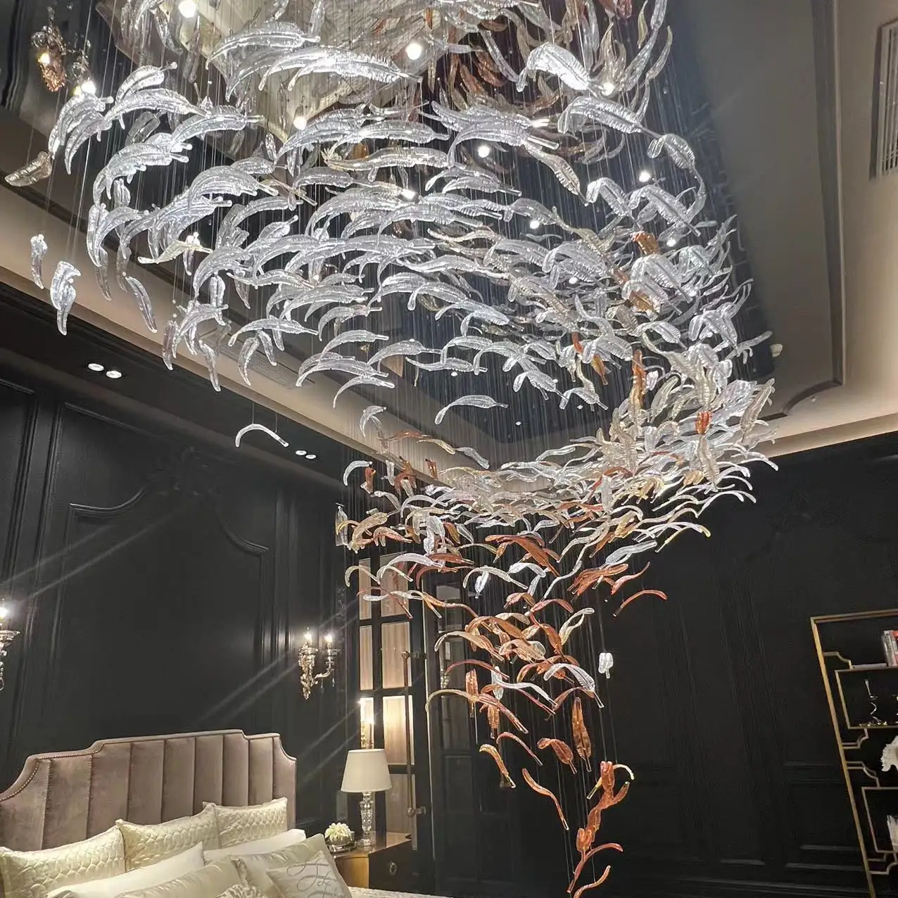 Lampadari di design su misura decorazione grande scala Hotel illuminazione artistico vetro Murano piuma LED appesa