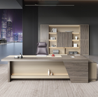 Bureau de direction moderne de luxe en forme de L avec placage bois et armoire latérale assortie pour PDG et bureau d'entreprise
