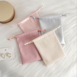 Sac à poussière en cuir noir tendance avec cordon de serrage pour bijoux, parfums et cadeaux printemps/été - Product Image 6