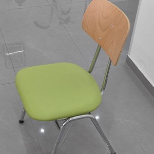 Silla de Oficina Minimalista con Patas de Metal Cromado, Asiento de Tela PU, Diseño Apilable - Product Image 4