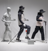 Mannequin de sport d'extérieur, mannequin de randonnée pleine grandeur, mannequin de montagne mat, mannequin homme/femme pour l'affichage de vestes et manteaux