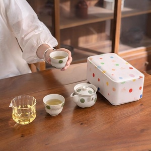 Service à thé Kung Fu rétro en céramique peinte à la main sous glaçure, motif vague et points, avec sac de voyage pratique (un pot, une tasse) - Product Image 3