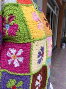 Cárdigan de invierno de ganchillo colorido para <span class=keywords><strong>mujer</strong></span>, suéter de punto floral con cuadrados granny, manga larga, <span class=keywords><strong>a</strong></span> rayas, estilo bohemio, cuello en V, acrílico grueso - Product Image 6