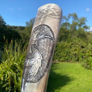 Corne à boire viking avec support en métal, corne viking authentique fabriquée à la main pour la bière, le vin, corne originale au prix le plus bas - Product Image 1