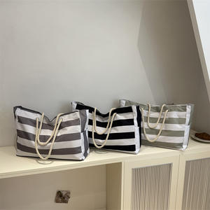 Logo personnalisé surdimensionné femmes grand <span class=keywords><strong>week</strong></span>-<span class=keywords><strong>end</strong></span> Shopping sac fourre-tout femmes mode <span class=keywords><strong>pas</strong></span> <span class=keywords><strong>cher</strong></span> vague rayures toile plage sac fourre-tout - Product Image 6