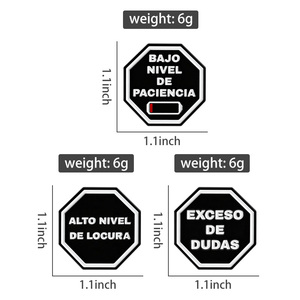 Pin de Esmalte con Etiqueta de Citas en Español, Broches con la Frase 'BAJO NIVEL DE PACIENCIA, ALTO NIVEL DE LOCURA', Joyería de Solapa, Regalo para Amigos - Product Image 6