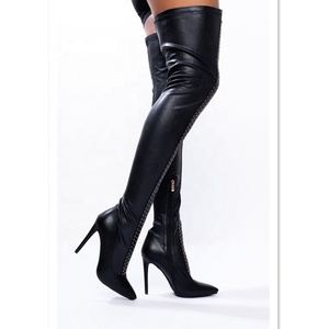 Designer Custom pelle sintetica elastica nera <span class=keywords><strong>con</strong></span> cerniera dorata stivali alti alla coscia donna sopra il ginocchio borchie dorate stivali <span class=keywords><strong>con</strong></span> tacco alto - Product Image 3