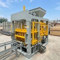 Machine automatique complète et économique pour la fabrication de blocs de pavage creux multi-formes en béton