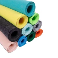 Tissu non tissé en feutre de polyester à aiguille industrielle, personnalisé en usine, en rouleau, pour la décoration automobile, tissu de feutre pour voiture, vente chaude