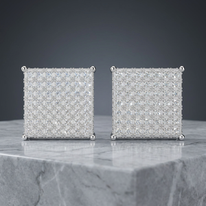 Boucles d'oreilles clous classiques carrées pavées en argent sterling 925 Aurum Diam, avec cadre perlé en moissanite, plaqué or 18 carats, luxe unisexe pour soirée - Product Image 1