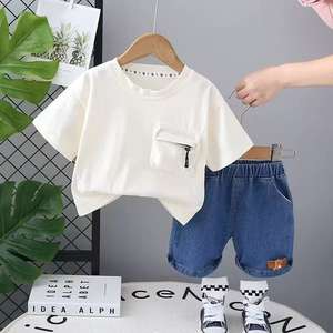 ชุดเสื้อผ้าแขนสั้น<span class=keywords><strong>เด็ก</strong></span>ผู้ชายและ2026แบบใหม่มีกระเป๋าซิปสำหรับฤดูใบไม้ร่วงชุดกีฬาผ้ายีนส์ใหม่ฤดูร้อน - Product Image 1