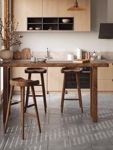 無垢材ハイフットバーテーブルチェアセット ウォールナットカラー モダンデザイン 耐久性 エコフレンドリー ホームバー リビングルーム 狭い壁用 - Product Image 3