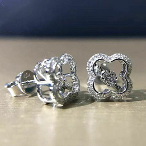 Orecchini a Quadrifoglio per Donne, Eleganti Gioielli Minimalisti in Stile Coreano con Cristalli Incastonati, per Uso Quotidiano - Product Image 2