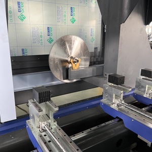 Centre d'usinage automatique à 5 axes Utools 7000 mm 6000 mm haute vitesse pour fenêtres et portes en aluminium - Product Image 5