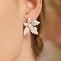 Boucles d'oreilles clous en acier inoxydable Cenda Factory, perles florales et émail, pour femmes, vente en gros