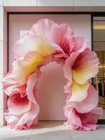Arche géante en organza à pétales dégradés roses pour cérémonie de mariage et décoration d'événements