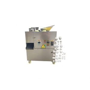 Divisore per pasta per uso alimentare con spargitore di farina montato in alto per una consistenza e una separazione dell'impasto coerenti - Product Image 1