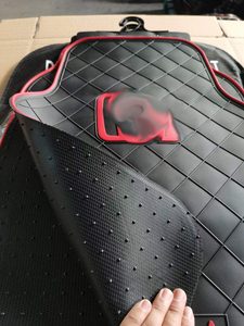 Tapis de voiture universels en PVC de 5 pièces pour la protection du sol par tous les temps - Product Image 4